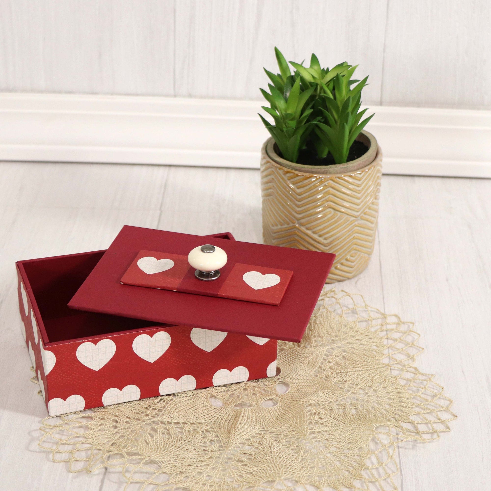 knobs, curio knobs, knobs with screws, HD08 - Colorway Arts